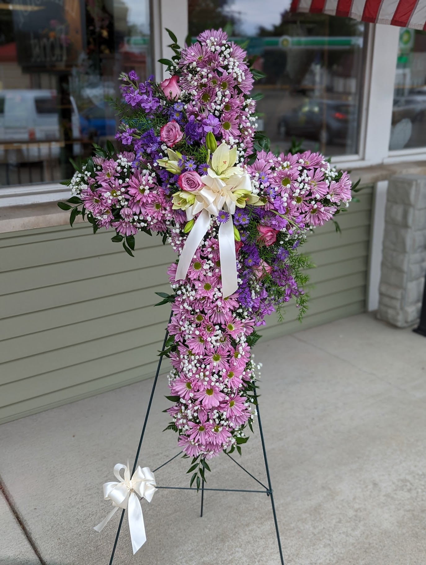 Comfort In Loss – Lakeside Florist, Battle Creek MI